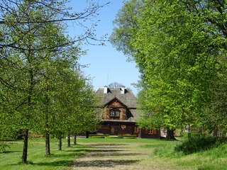 W niedzielę zajrzyjcie do Ożarowa, park dworski będzie otwarty